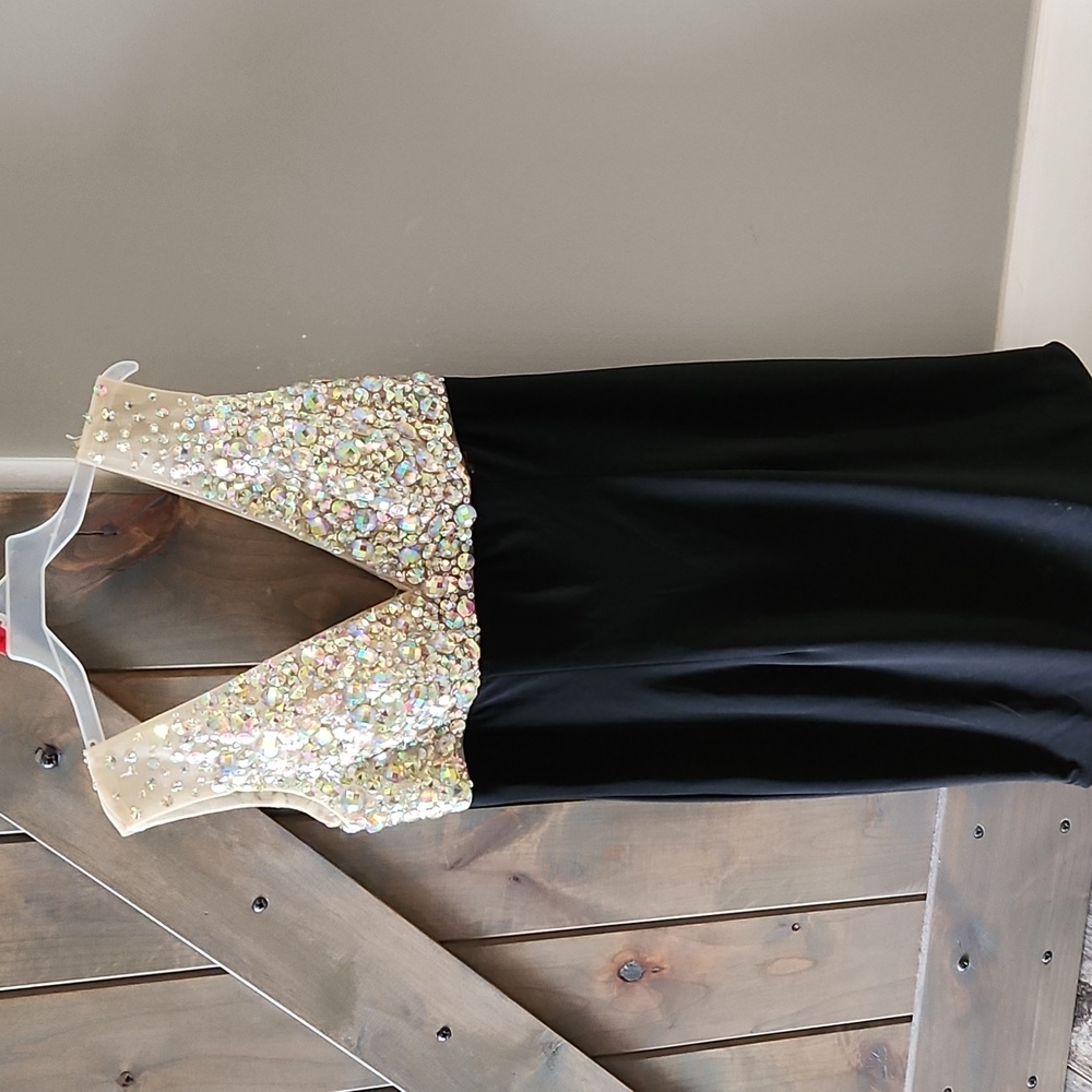 Prom dress ,worn once, good condition all sequin s are on it.
